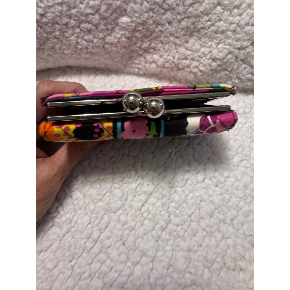 Vera Bradley Sun Valley Quilted Cotton Kisslock Tri-Fold Wallet Floral NWOT - Picture 4 of 9